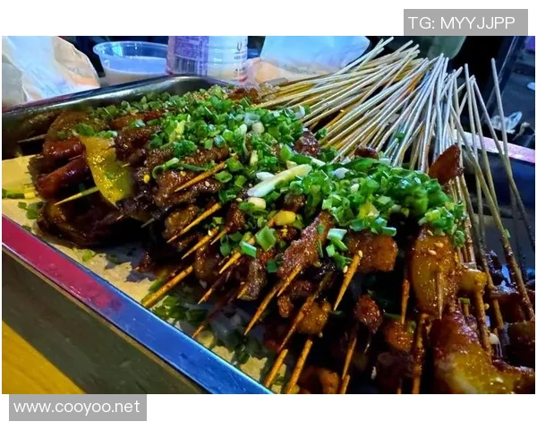 探索中国街头美味：从传统小吃到创意风味，一网打尽所有不可错过的美食体验