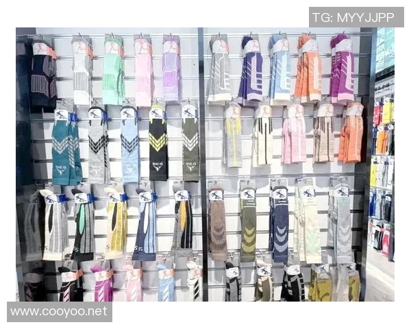 球袜的演变与发展：从功能性到时尚潮流的多维探索